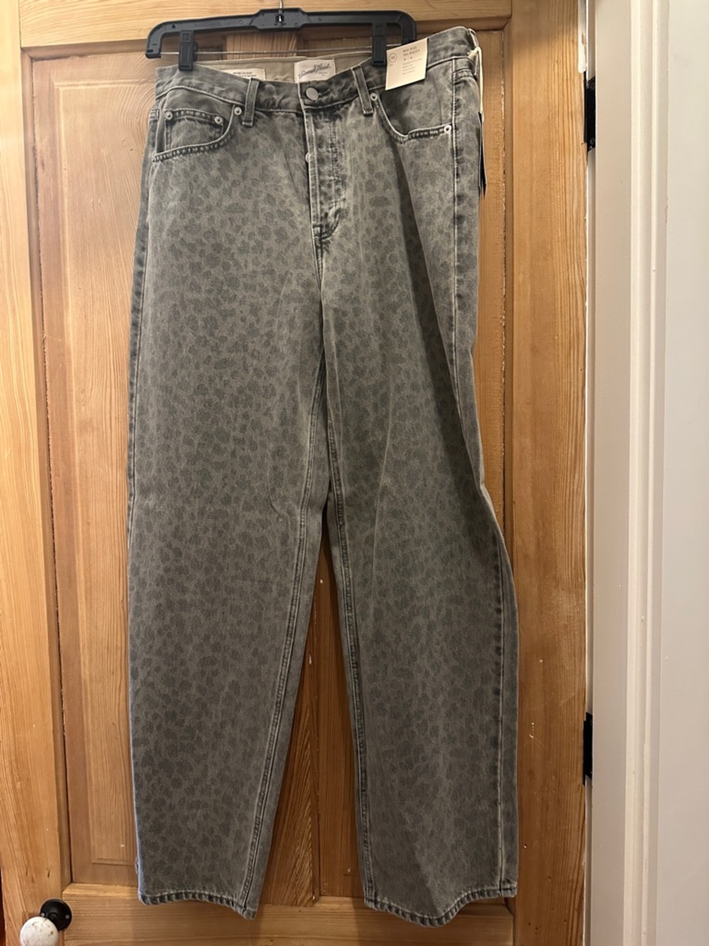 Universal Thread Gray Patterned Relaxed Women’s Jeans
